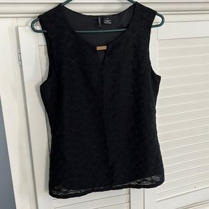 New Directions black short sleeve lined dress top with gold design. Sz M